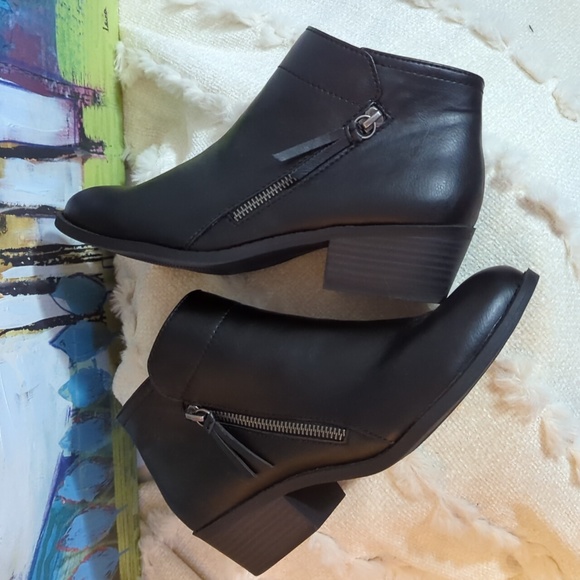 Arizona Cadman Women's Bootie Black Nwot SZ 7.5 - Picture 9 of 9